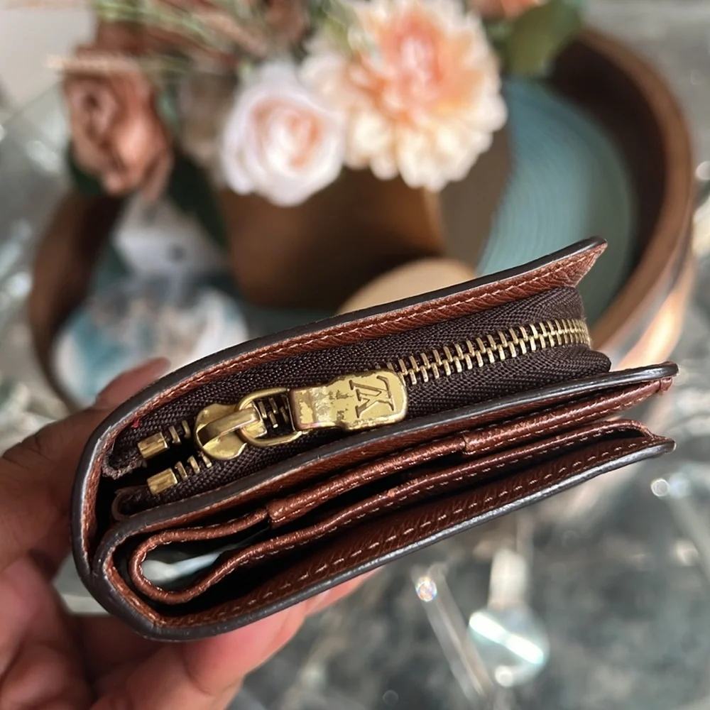 Authentic Louis Vuitton wallet brown monogram pre loved